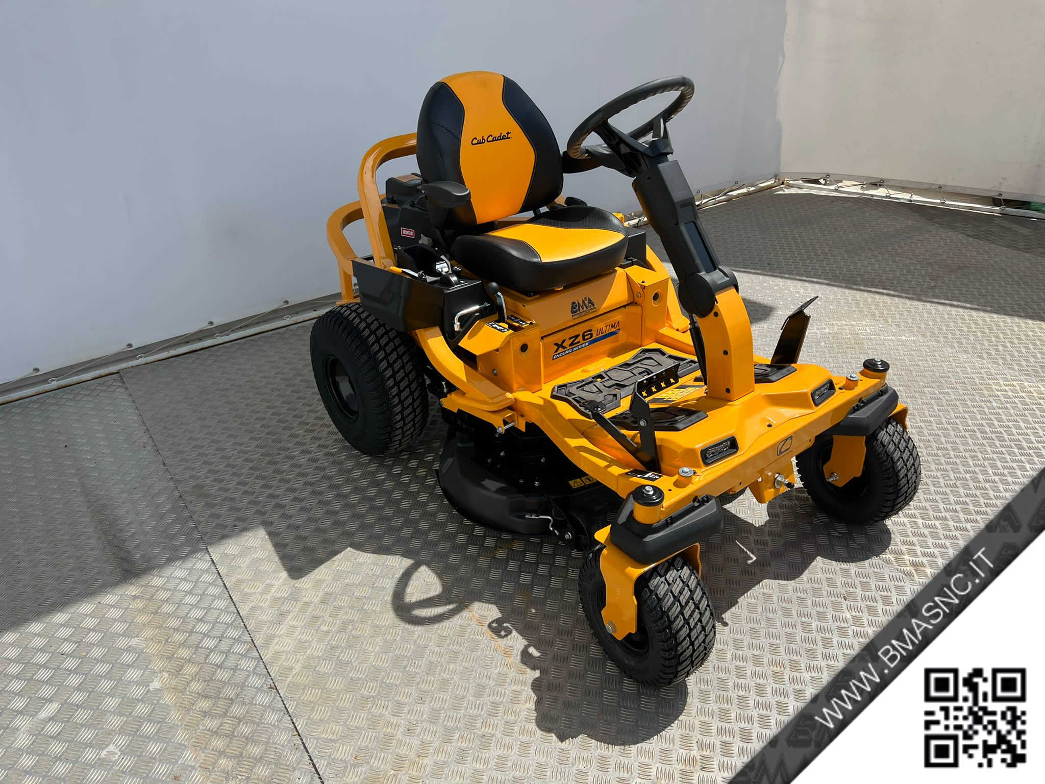 CUB_CADET_XZ6_L107_TRATTORINO_RAGGIO_ZERO_4.jpg