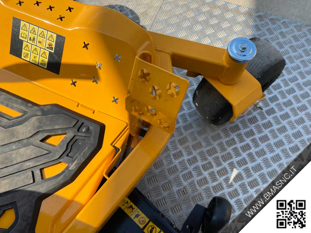 CUB_CADET_XZ5_137_TRATTORINO_TOSAERBA_A_LEVE_10.jpg
